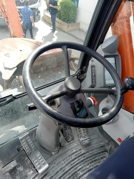 Hitachi ZAXIS 140W - Колёсный экскаватор: фото 4 Hitachi ZAXIS 140W - Колёсный экскаватор: фото 4