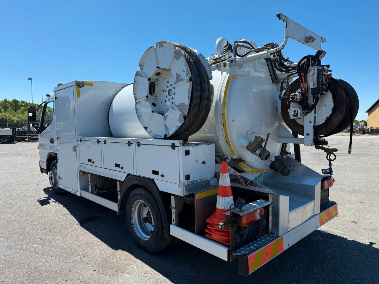 FUSO Canter 9C18 Duonic Rioned 3500 l. Kombi Euro 6 - Ассенизатор: фото 4 FUSO Canter 9C18 Duonic Rioned 3500 l. Kombi Euro 6 - Ассенизатор: фото 4