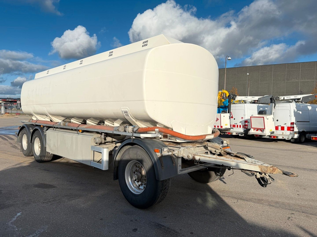 HMK Bilcon 27.000 l. ADR Tank 5 compartment - Прицеп-цистерна: фото 2 HMK Bilcon 27.000 l. ADR Tank 5 compartment - Прицеп-цистерна: фото 2