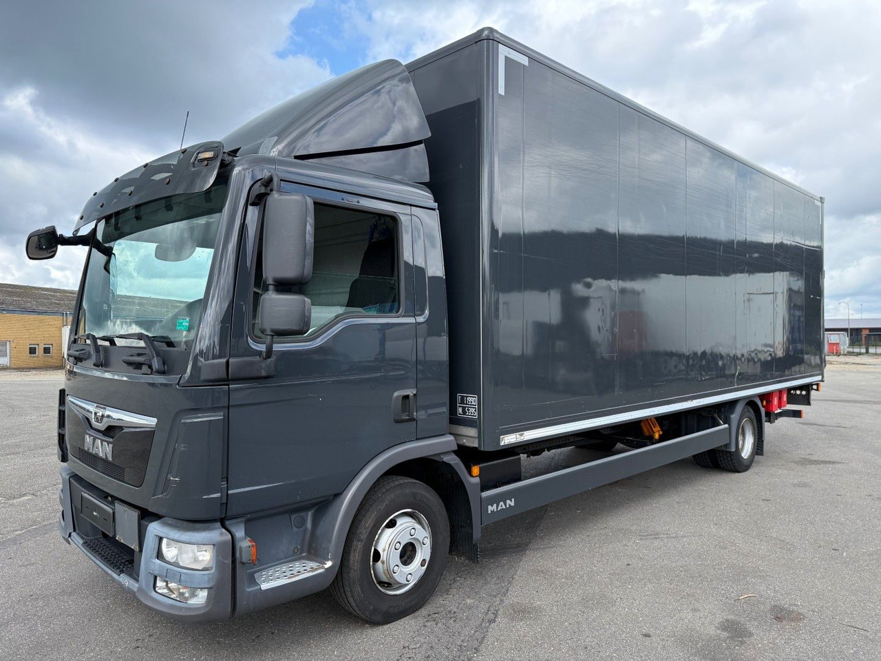 MAN TGL 12.250 Euro 6 Closed box / Koffer 7.20 m. - Грузовик с закрытым кузовом: фото 1 MAN TGL 12.250 Euro 6 Closed box / Koffer 7.20 m. - Грузовик с закрытым кузовом: фото 1
