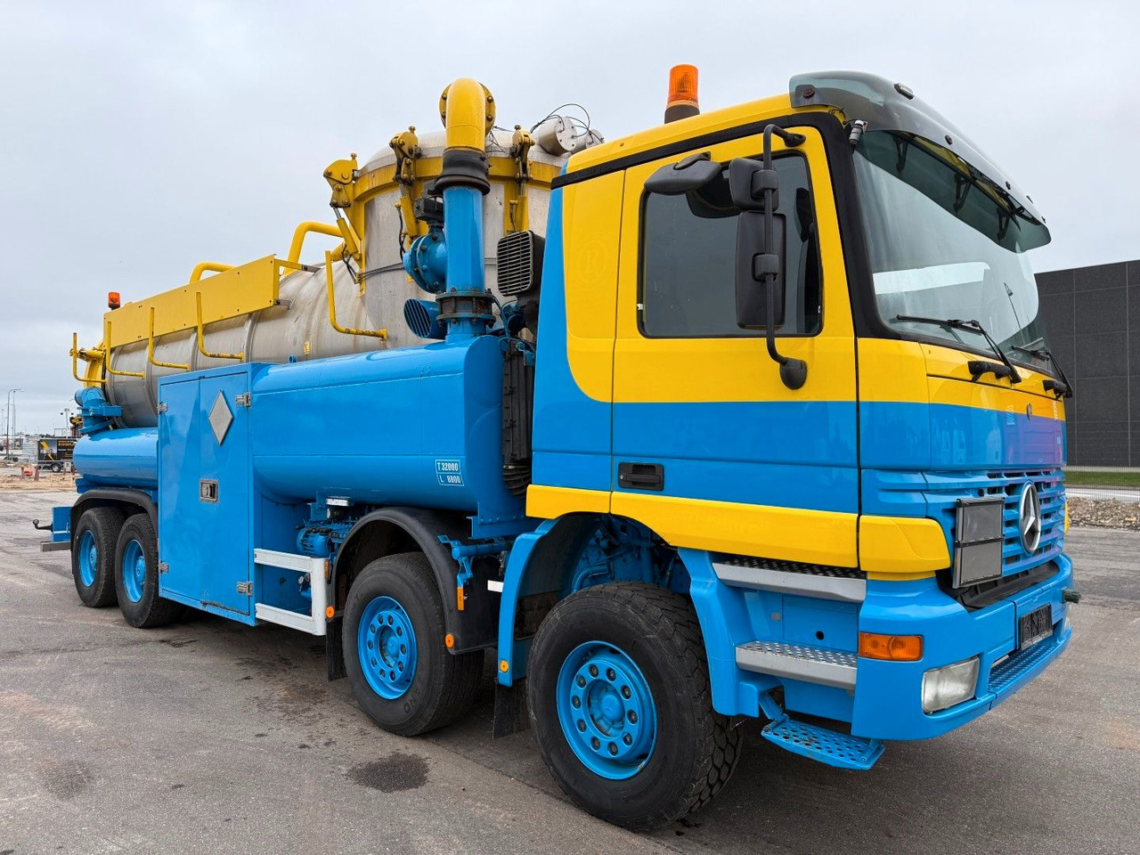 Mercedes-Benz Actros 4140 8x4 KOKS MEGAVAC 8000 ADR Dry Vac - Ассенизатор: фото 2 Mercedes-Benz Actros 4140 8x4 KOKS MEGAVAC 8000 ADR Dry Vac - Ассенизатор: фото 2