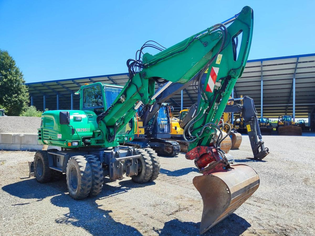 Takeuchi TB295W - Колёсный экскаватор: фото 3 Takeuchi TB295W - Колёсный экскаватор: фото 3