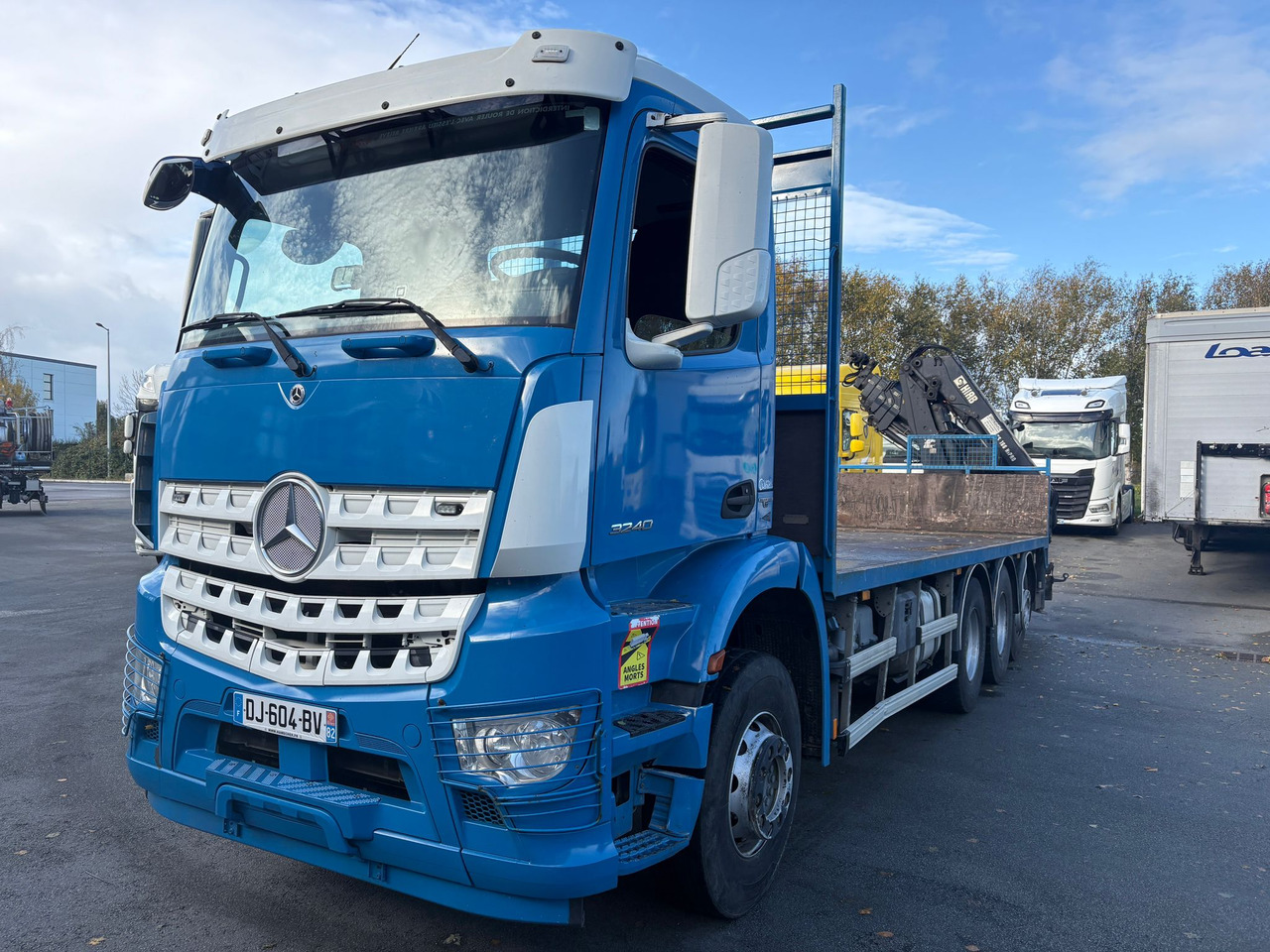 Mercedes Arocs 3240 - Грузовик бортовой/ Платформа: фото 1 Mercedes Arocs 3240 - Грузовик бортовой/ Платформа: фото 1