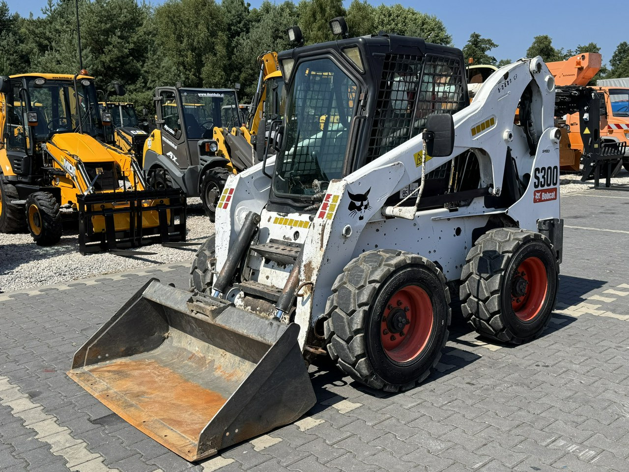 Bobcat S300 Joystick Mini Ładowarka Waga 3692kg - Мини-погрузчик с бортовым поворотом: фото 1 Bobcat S300 Joystick Mini Ładowarka Waga 3692kg - Мини-погрузчик с бортовым поворотом: фото 1