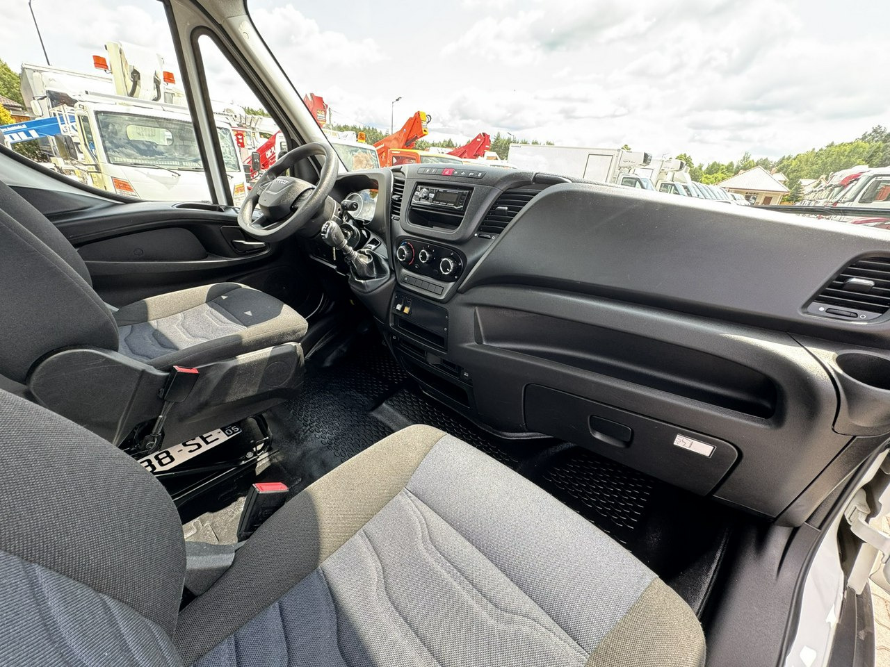 Грузовик с подъемником Iveco Daily 35S14: фото 30