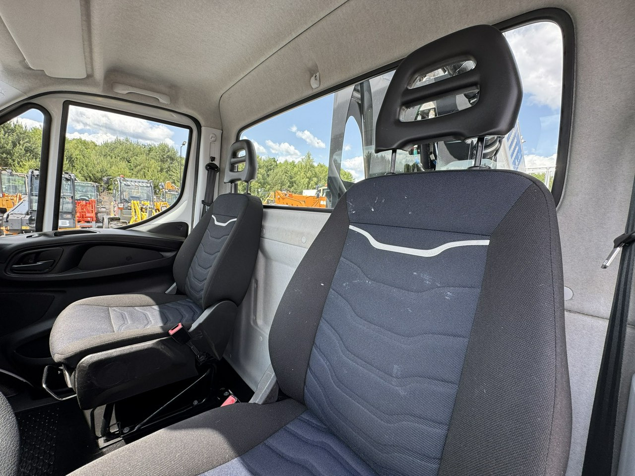 Грузовик с подъемником Iveco Daily 35S14: фото 28