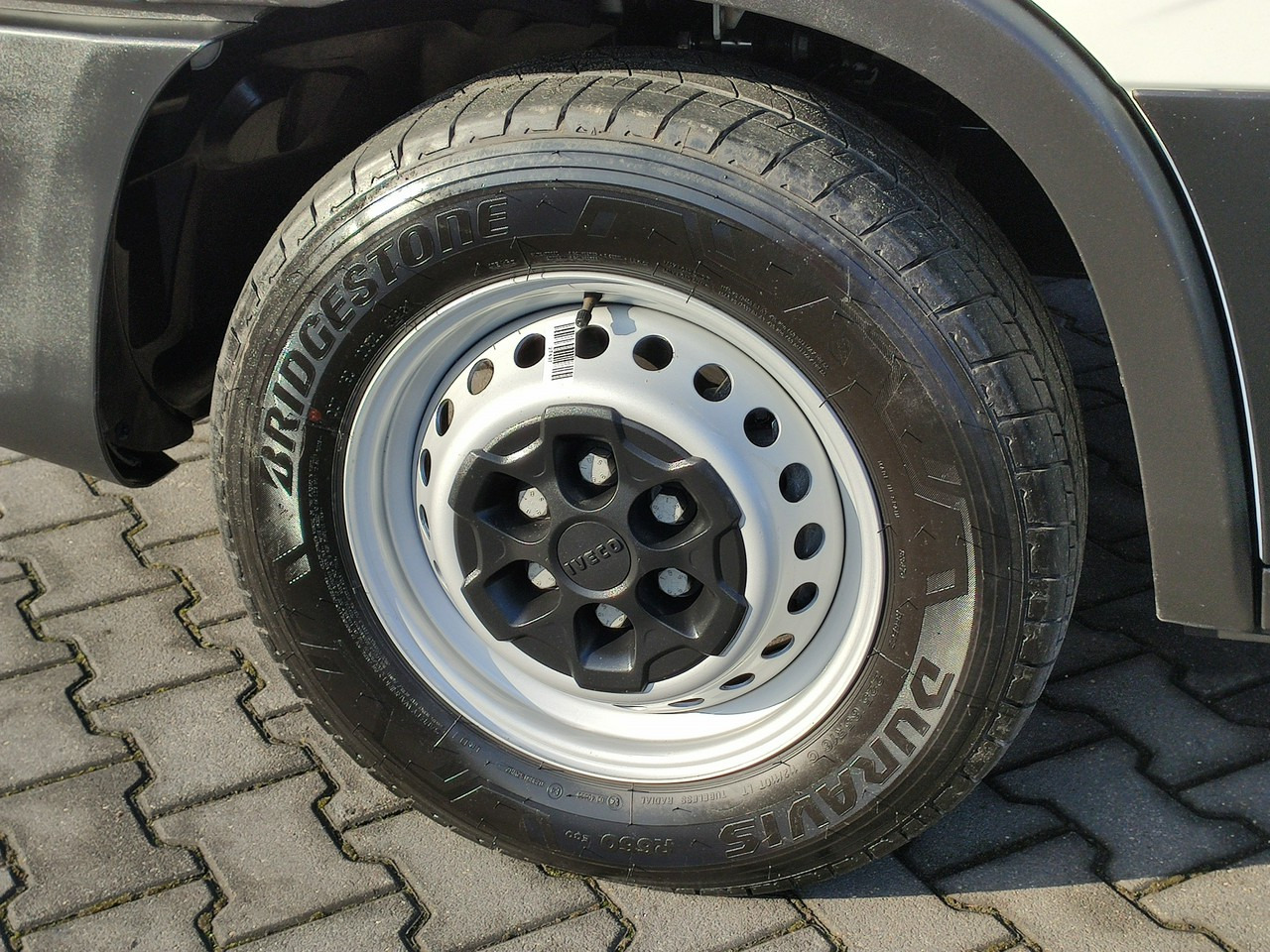 Iveco Daily 35S16 V - Малотоннажный бортовой грузовик: фото 3 Iveco Daily 35S16 V - Малотоннажный бортовой грузовик: фото 3