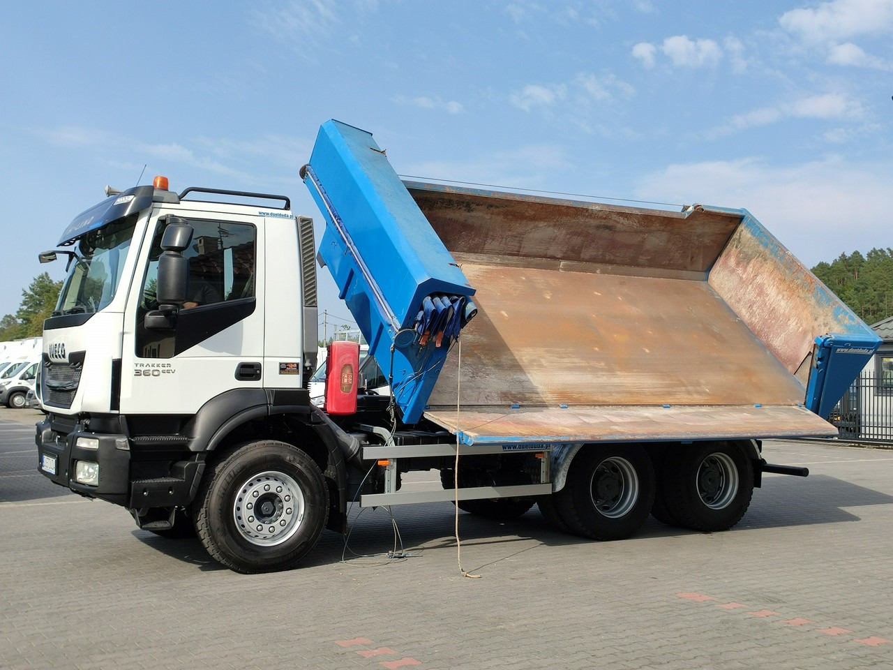 Iveco Trakker 360 EEV Manual 6x4 Wywrot 3-stronny Hydroburta Bok i Tył - Самосвал: фото 5 Iveco Trakker 360 EEV Manual 6x4 Wywrot 3-stronny Hydroburta Bok i Tył - Самосвал: фото 5