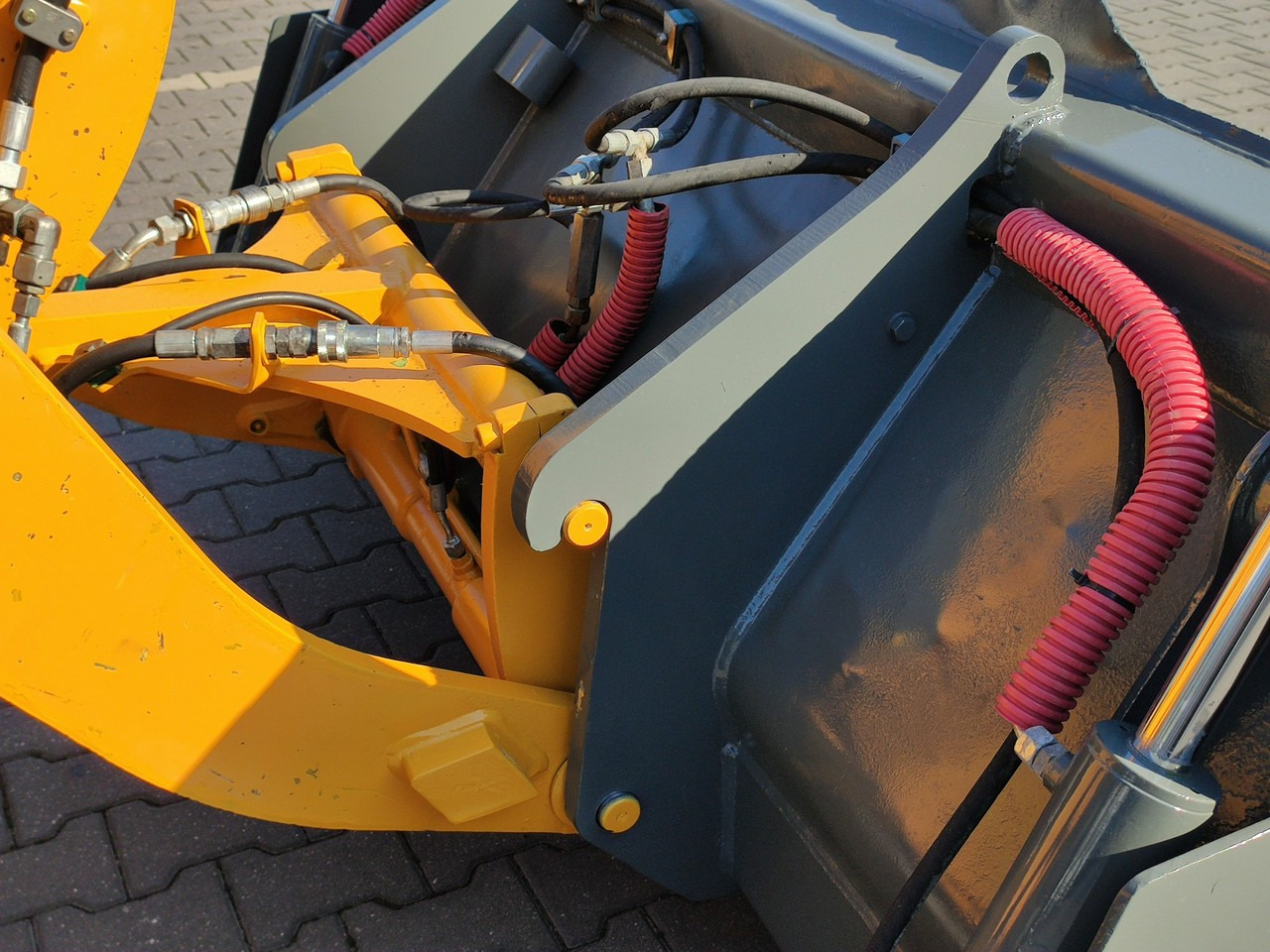 Компактный фронтальный погрузчик Liebherr L 506 STEREO Szybkozłącze / Łyżka Krokodyl + Widły Waga 6300kg: фото 15 Компактный фронтальный погрузчик Liebherr L 506 STEREO Szybkozłącze / Łyżka Krokodyl + Widły Waga 6300kg: фото 15