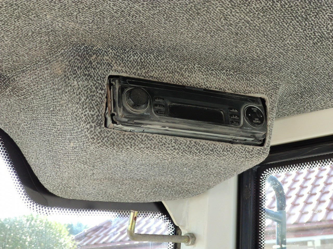 Компактный фронтальный погрузчик Liebherr L 506 STEREO Szybkozłącze / Łyżka Krokodyl + Widły Waga 6300kg: фото 30 Компактный фронтальный погрузчик Liebherr L 506 STEREO Szybkozłącze / Łyżka Krokodyl + Widły Waga 6300kg: фото 30