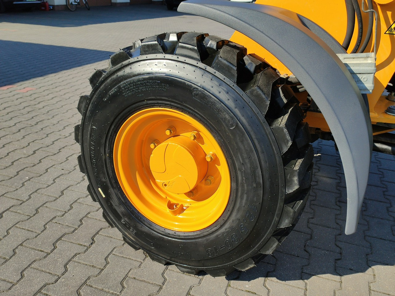 Компактный фронтальный погрузчик Liebherr L 506 STEREO Szybkozłącze / Łyżka Krokodyl + Widły Waga 6300kg: фото 13 Компактный фронтальный погрузчик Liebherr L 506 STEREO Szybkozłącze / Łyżka Krokodyl + Widły Waga 6300kg: фото 13