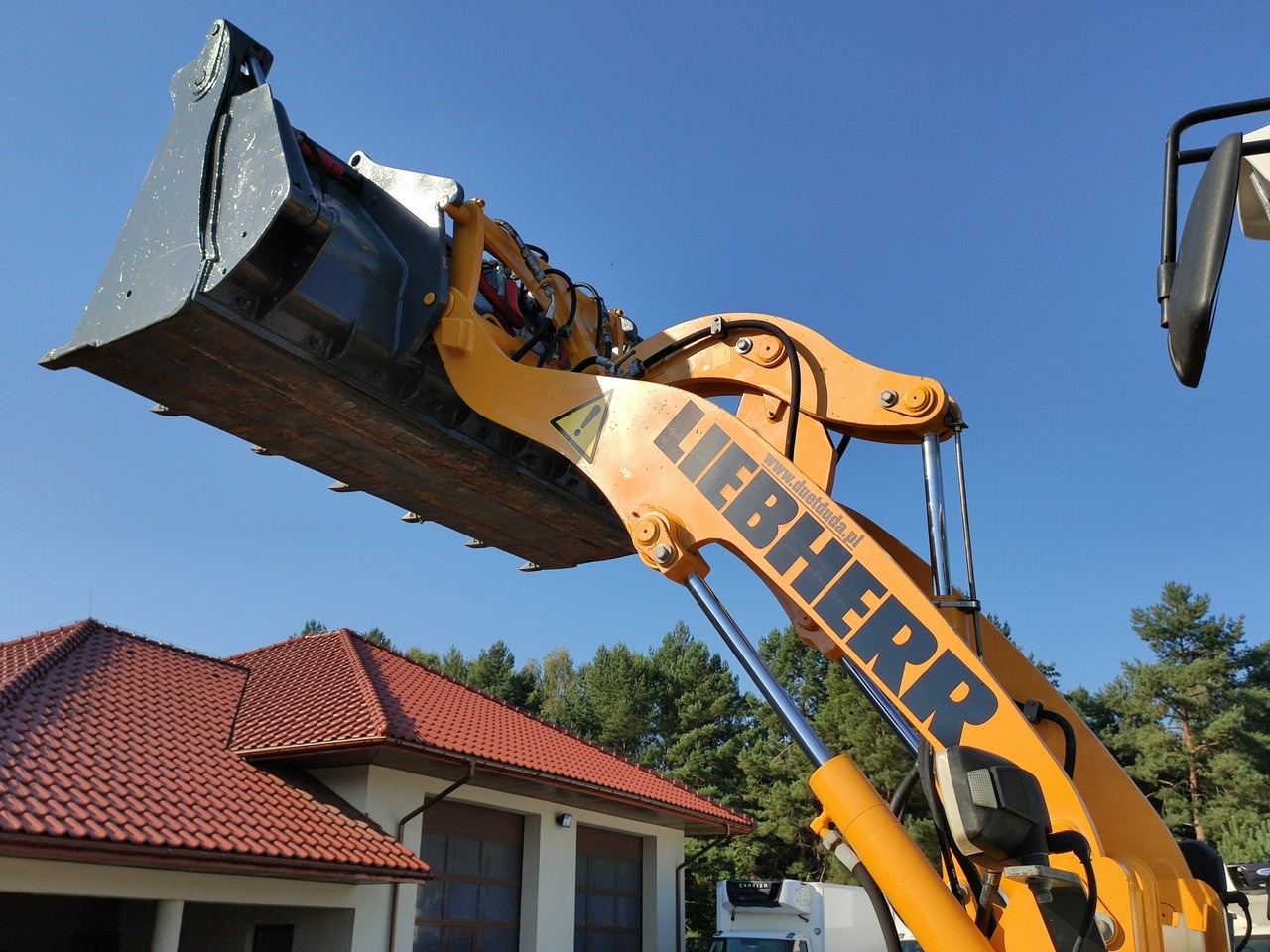 Компактный фронтальный погрузчик Liebherr L 506 STEREO Szybkozłącze / Łyżka Krokodyl + Widły Waga 6300kg: фото 12 Компактный фронтальный погрузчик Liebherr L 506 STEREO Szybkozłącze / Łyżka Krokodyl + Widły Waga 6300kg: фото 12