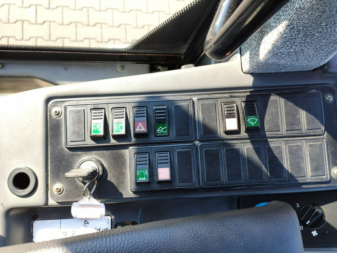 Компактный фронтальный погрузчик Liebherr L 506 STEREO Szybkozłącze / Łyżka Krokodyl + Widły Waga 6300kg: фото 27 Компактный фронтальный погрузчик Liebherr L 506 STEREO Szybkozłącze / Łyżka Krokodyl + Widły Waga 6300kg: фото 27