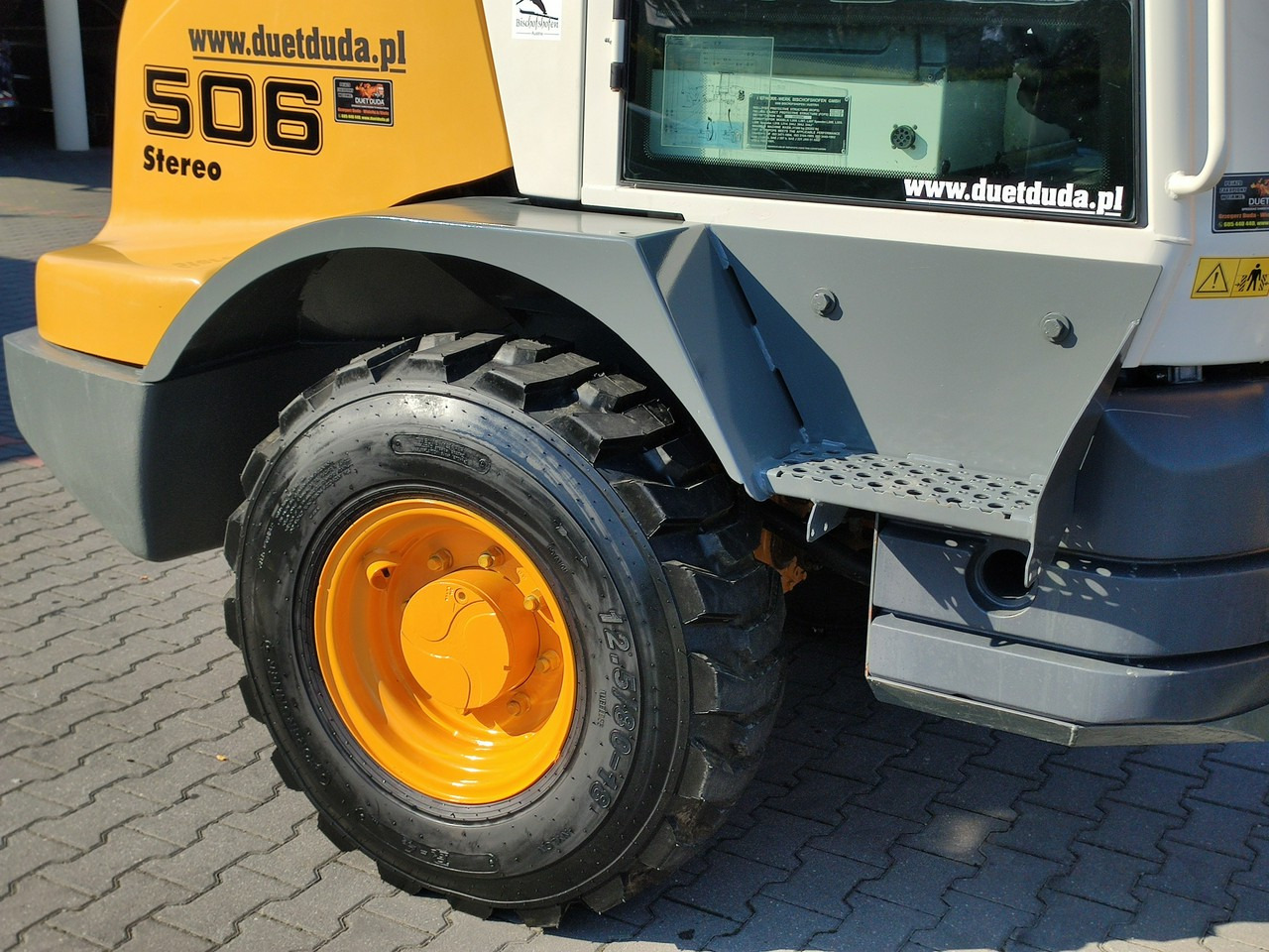 Компактный фронтальный погрузчик Liebherr L 506 STEREO Szybkozłącze / Łyżka Krokodyl + Widły Waga 6300kg: фото 16 Компактный фронтальный погрузчик Liebherr L 506 STEREO Szybkozłącze / Łyżka Krokodyl + Widły Waga 6300kg: фото 16