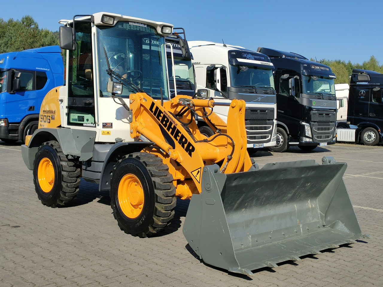 Компактный фронтальный погрузчик Liebherr L 506 STEREO Szybkozłącze / Łyżka Krokodyl + Widły Waga 6300kg: фото 6 Компактный фронтальный погрузчик Liebherr L 506 STEREO Szybkozłącze / Łyżka Krokodyl + Widły Waga 6300kg: фото 6