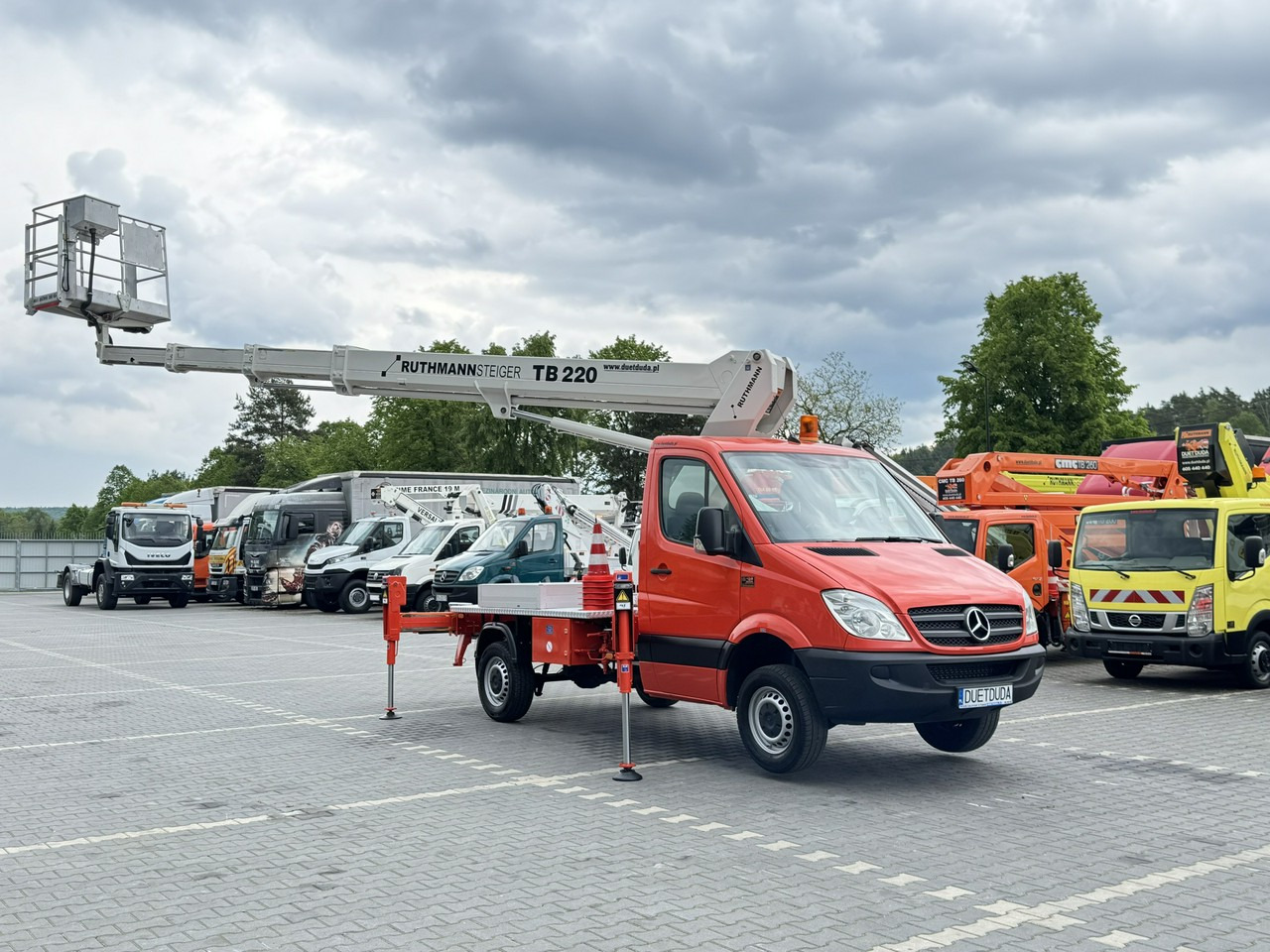 Mercedes Sprinter - Грузовик с подъемником: фото 5 Mercedes Sprinter - Грузовик с подъемником: фото 5