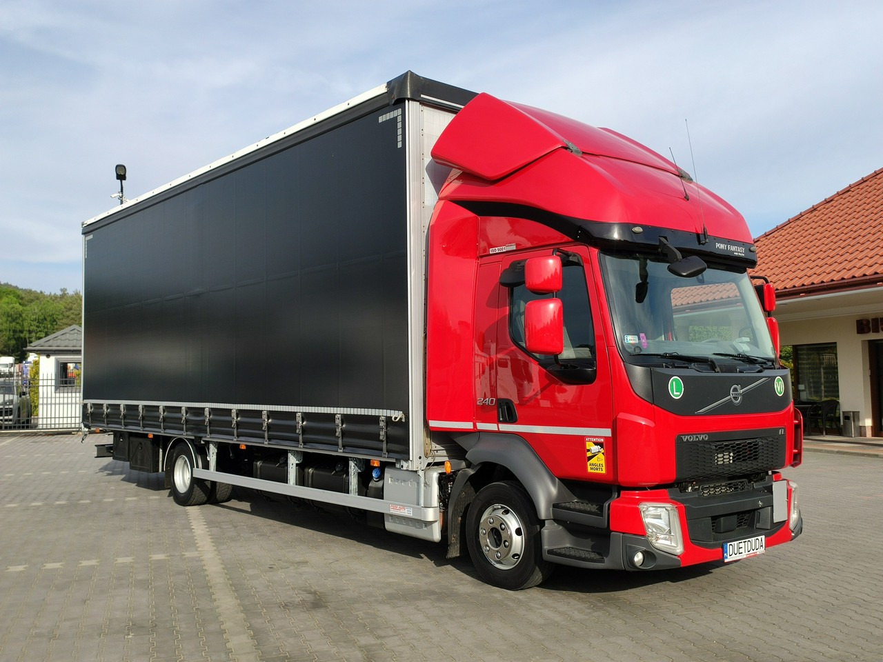 Volvo FL12.240 E6 Firana Tył Drzwi Dach Zsuwany Bogato Wyposażony !!! - Тентованный грузовик: фото 1 Volvo FL12.240 E6 Firana Tył Drzwi Dach Zsuwany Bogato Wyposażony !!! - Тентованный грузовик: фото 1