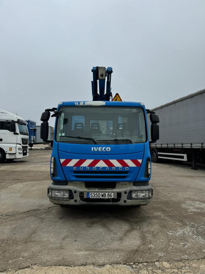Iveco Eurocargo 100E18 - Грузовик с подъемником: фото 2 Iveco Eurocargo 100E18 - Грузовик с подъемником: фото 2