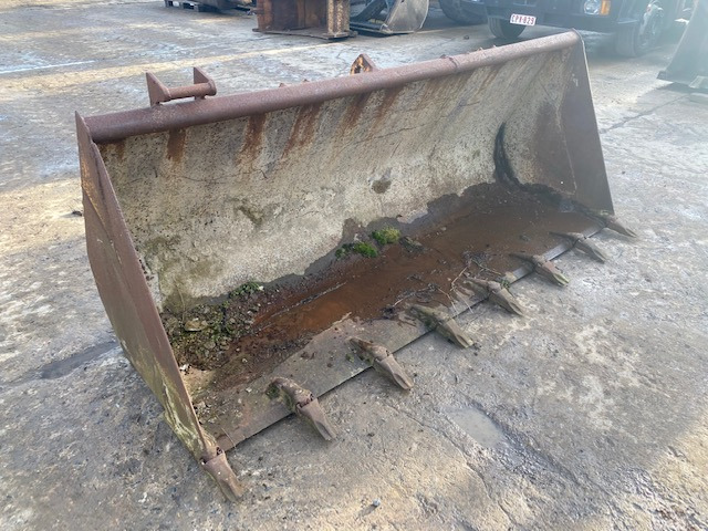 Case 580 - Ковш для погрузчика: фото 2 Case 580 - Ковш для погрузчика: фото 2