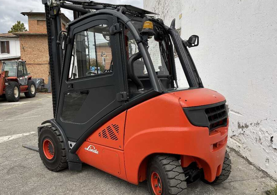 Linde H 35 D-02/393 - Дизельный погрузчик: фото 2 Linde H 35 D-02/393 - Дизельный погрузчик: фото 2