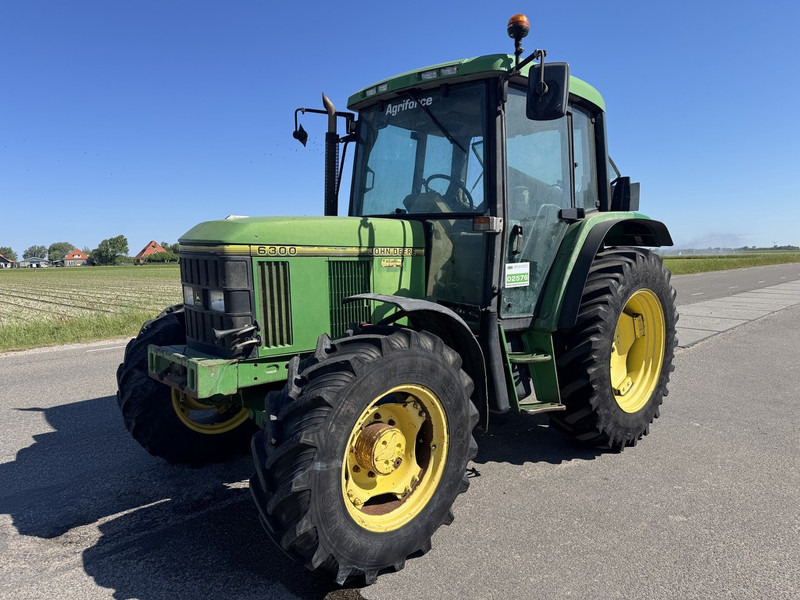 Трактор John Deere 6300: фото 1