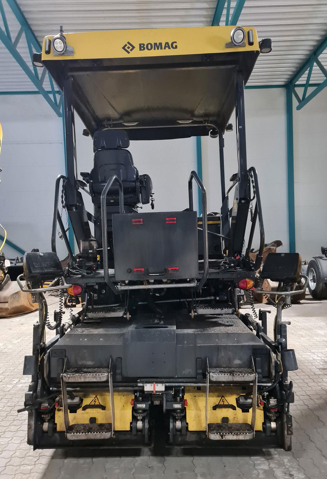 Bomag BF 300 P-2 - Асфальтоукладчик: фото 4 Bomag BF 300 P-2 - Асфальтоукладчик: фото 4
