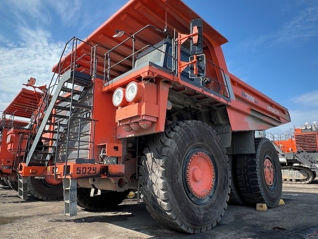 Hitachi EH3500ACII - Внедорожный самосвал: фото 1 Hitachi EH3500ACII - Внедорожный самосвал: фото 1