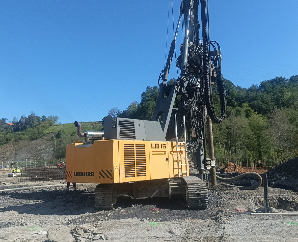 Liebherr LB16 - Сваебойная установка: фото 2 Liebherr LB16 - Сваебойная установка: фото 2