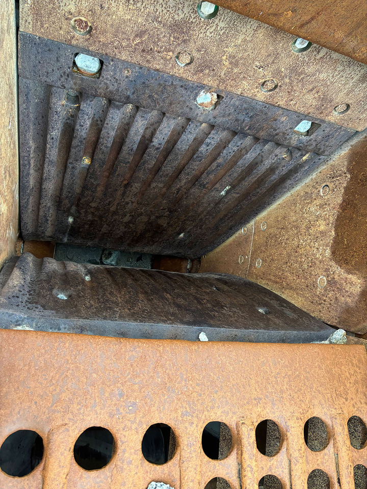 Щековая дробилка McCloskey J50H: фото 6