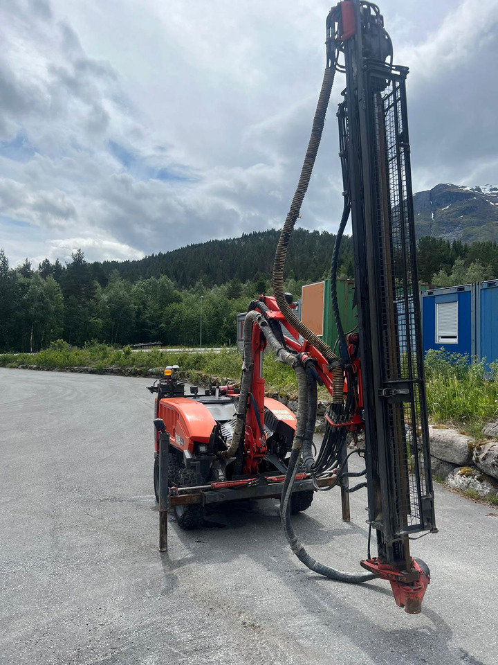 Sandvik Commando DC130Ri - Буровая машина: фото 4 Sandvik Commando DC130Ri - Буровая машина: фото 4