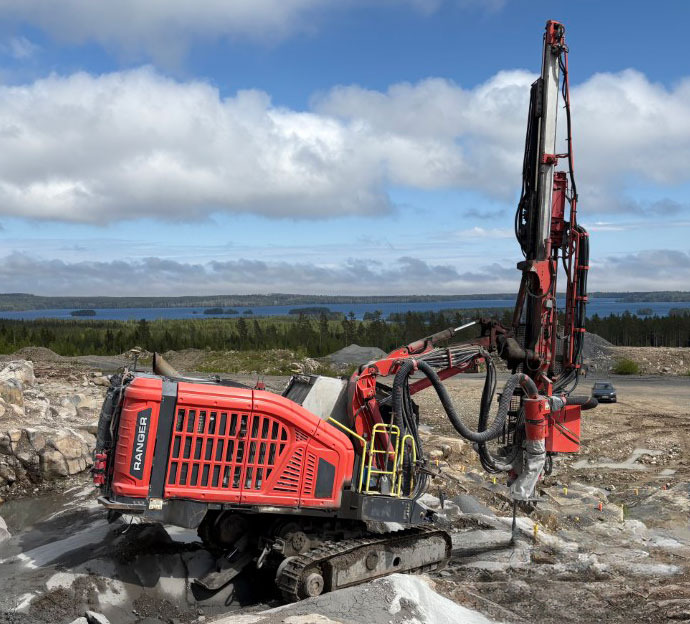Sandvik DX800i - Буровая машина: фото 1 Sandvik DX800i - Буровая машина: фото 1