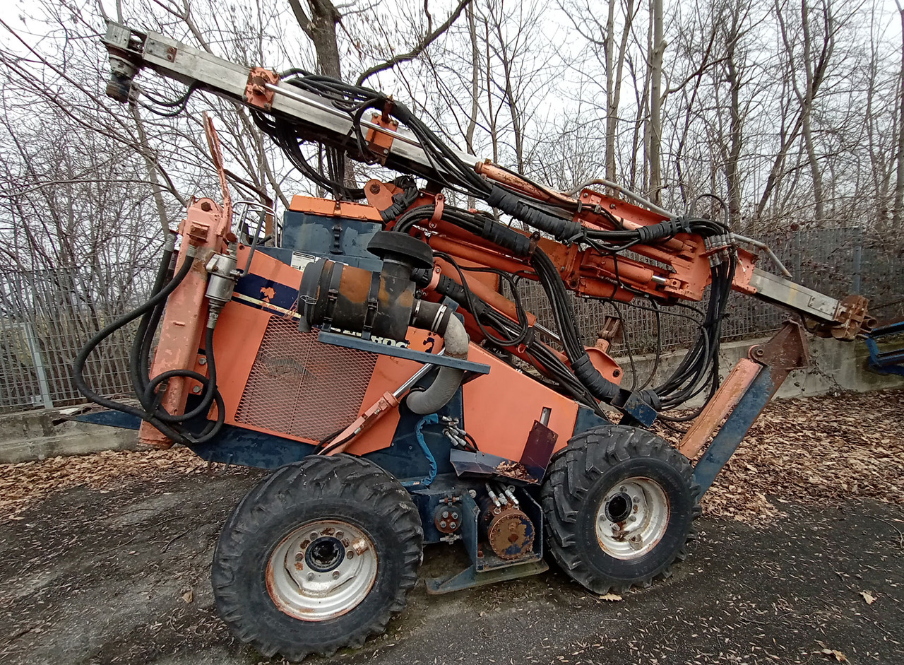 Tamrock Commando 300 - Буровая машина: фото 3 Tamrock Commando 300 - Буровая машина: фото 3