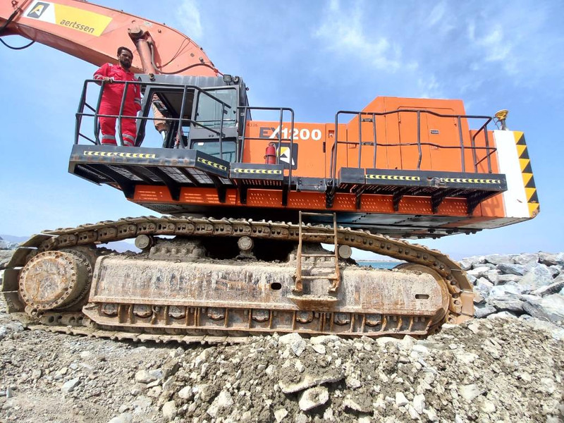 Hitachi EX1200-6 28m ( Abu Dhabi ) - Экскаватор: фото 4 Hitachi EX1200-6 28m ( Abu Dhabi ) - Экскаватор: фото 4