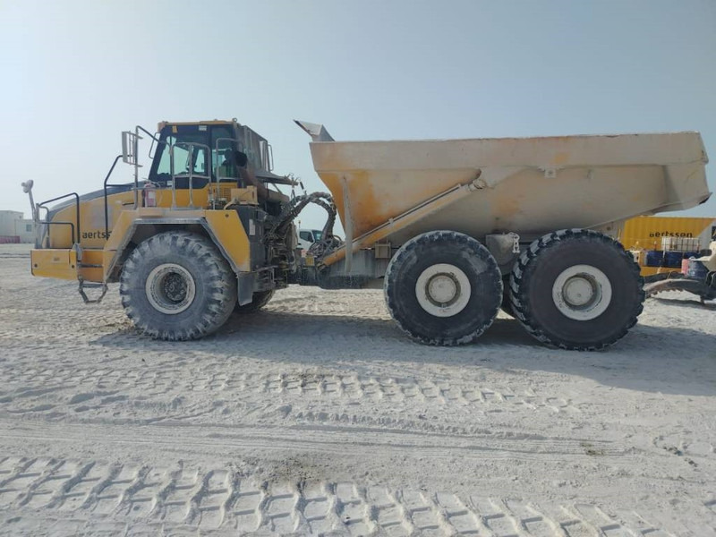 Komatsu HM400-3R (4 pieces available in Abu Dhabi) - Сочленённый самосвал: фото 1 Komatsu HM400-3R (4 pieces available in Abu Dhabi) - Сочленённый самосвал: фото 1