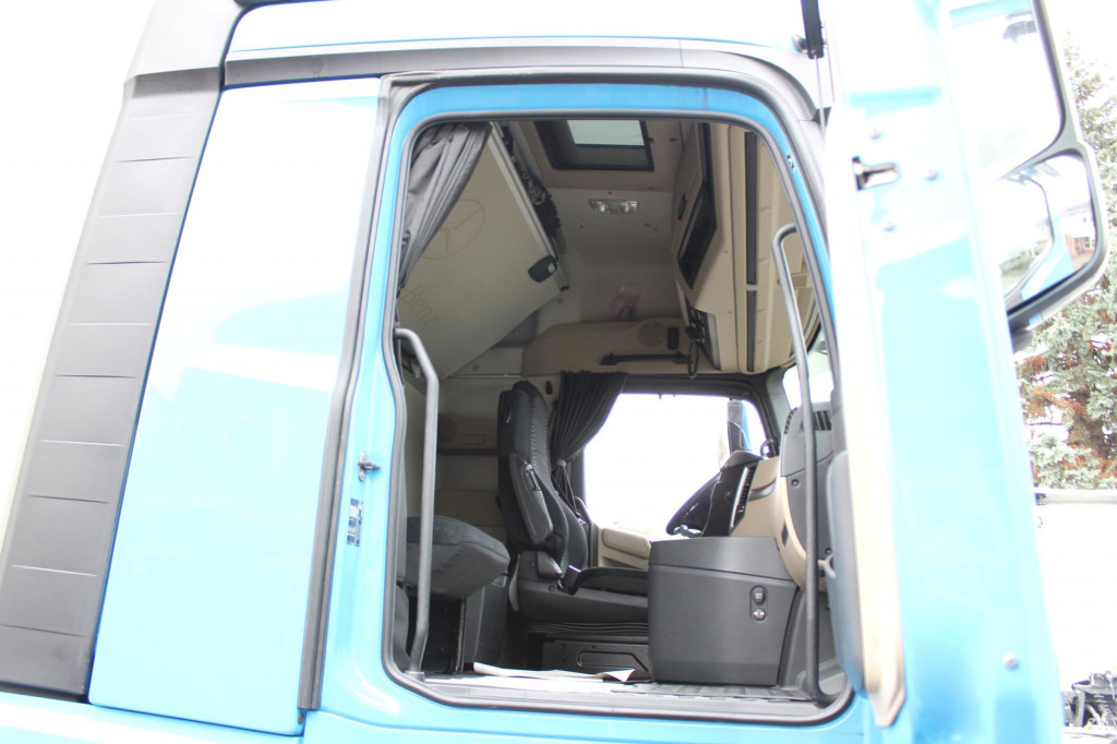 Mercedes-Benz Actros 2548 Koffer Retarder Schlafkab Kühlbox - Коммерческий автомобиль: фото 4 Mercedes-Benz Actros 2548 Koffer Retarder Schlafkab Kühlbox - Коммерческий автомобиль: фото 4