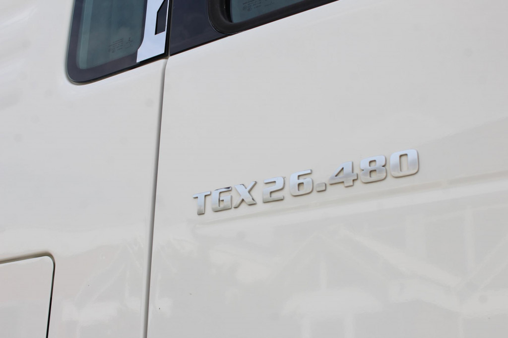 MAN TGX 26.480 Plane Stapleraufnahme Lenkachse Zug! - Тентованный грузовик: фото 5 MAN TGX 26.480 Plane Stapleraufnahme Lenkachse Zug! - Тентованный грузовик: фото 5