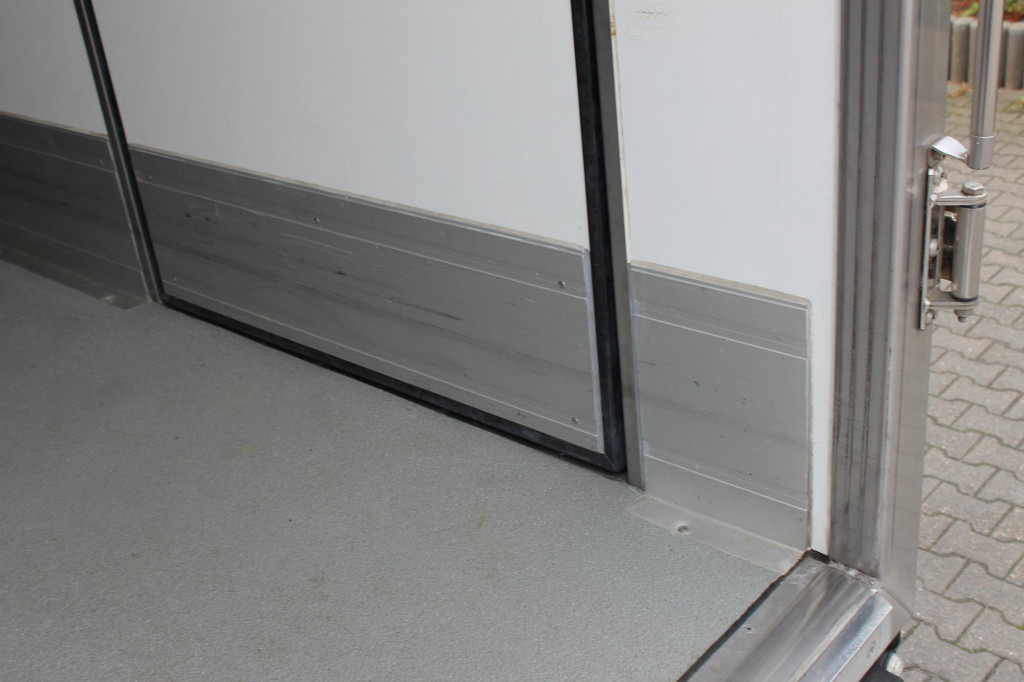 Mercedes-Benz Atego  1024 E6 TK T-1000R Strom Tür+LBW Nur 85Tkm - Рефрижератор: фото 4 Mercedes-Benz Atego  1024 E6 TK T-1000R Strom Tür+LBW Nur 85Tkm - Рефрижератор: фото 4