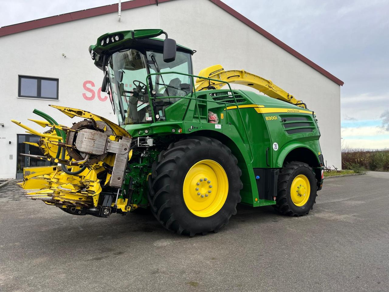 John Deere 8300i Feldhäcksler, Harvestlap, Pickup, Kemper, erst 910 Betriebsstunden, Baujahr 2018 - Кормоуборочный комбайн: фото 2 John Deere 8300i Feldhäcksler, Harvestlap, Pickup, Kemper, erst 910 Betriebsstunden, Baujahr 2018 - Кормоуборочный комбайн: фото 2
