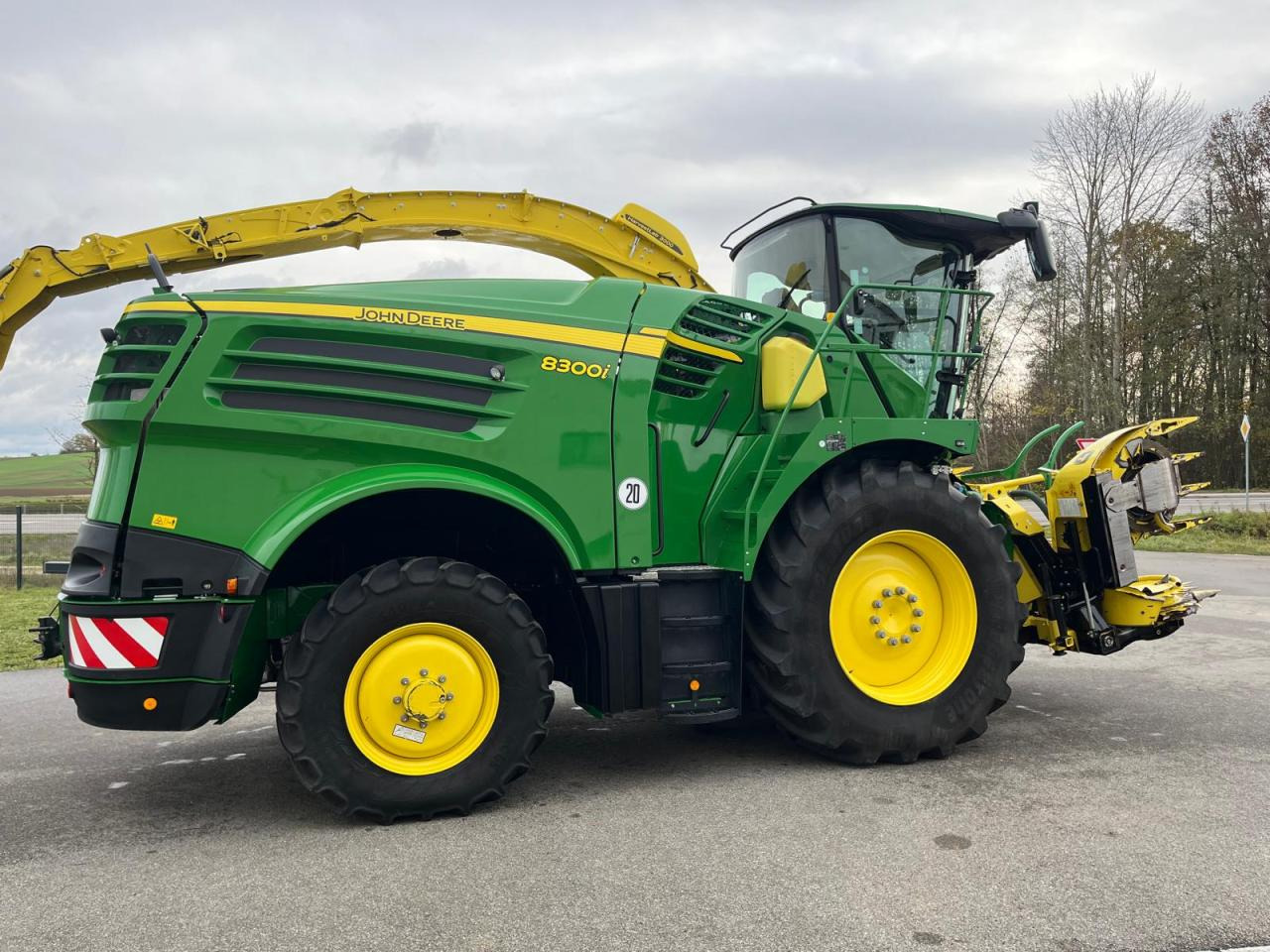 John Deere 8300i Feldhäcksler, Harvestlap, Pickup, Kemper, erst 910 Betriebsstunden, Baujahr 2018 - Кормоуборочный комбайн: фото 5 John Deere 8300i Feldhäcksler, Harvestlap, Pickup, Kemper, erst 910 Betriebsstunden, Baujahr 2018 - Кормоуборочный комбайн: фото 5