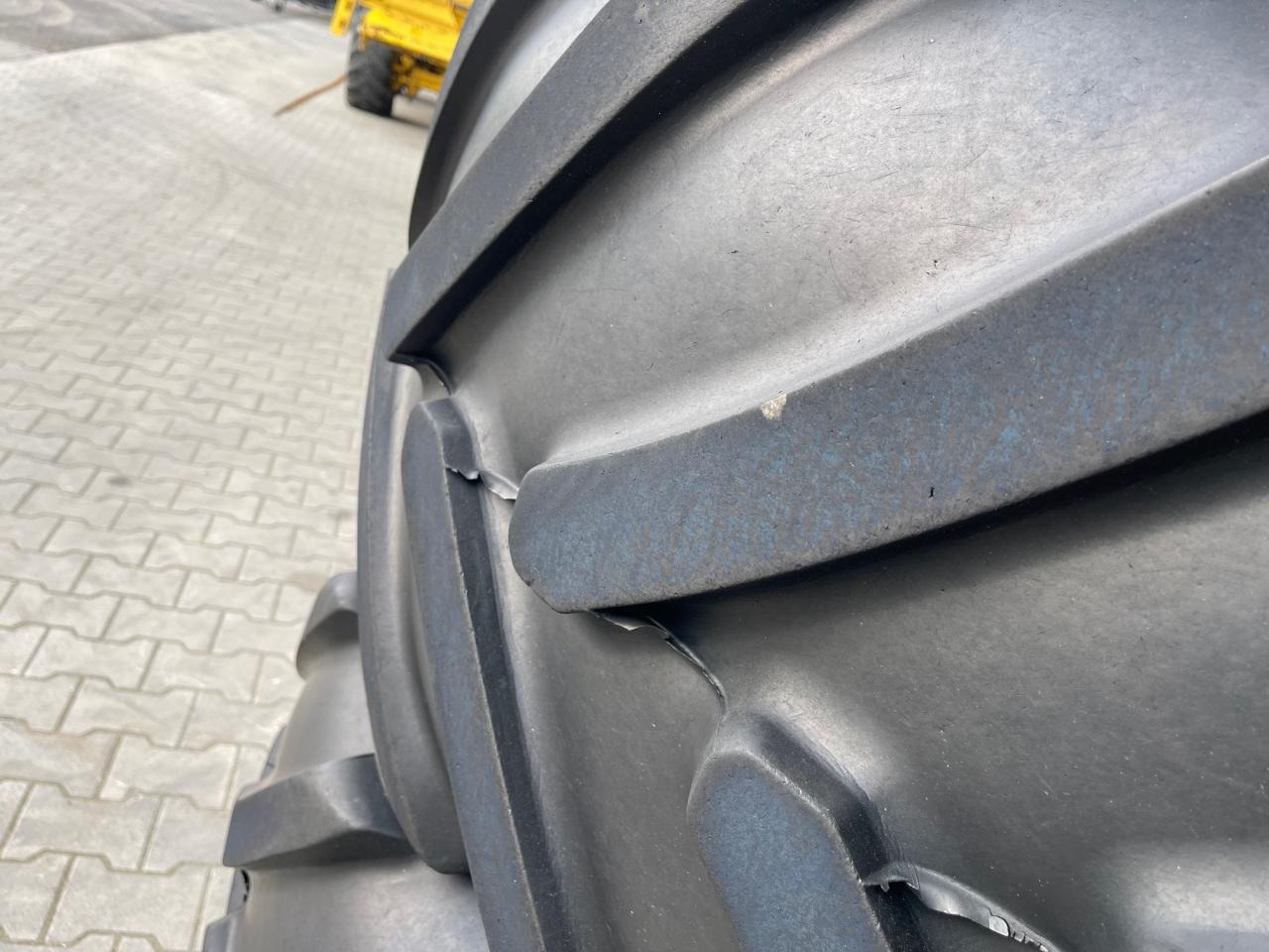 John Deere Kompletträder von 6R250, 650/65 R42 mit Bridgestone Decken aus 2019, ca. 50 % - Трактор: фото 5 John Deere Kompletträder von 6R250, 650/65 R42 mit Bridgestone Decken aus 2019, ca. 50 % - Трактор: фото 5