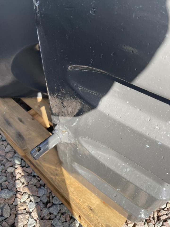 CLAAS Frontgewicht 600 kg, NEU - Навесное оборудование: фото 3 CLAAS Frontgewicht 600 kg, NEU - Навесное оборудование: фото 3