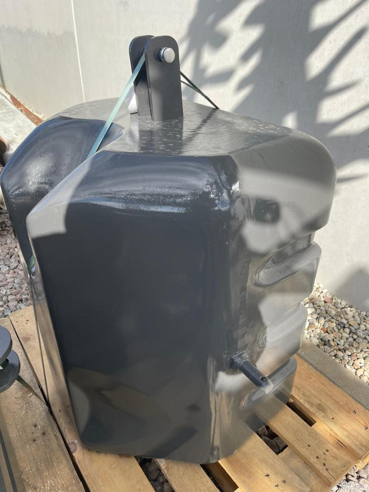 CLAAS Frontgewicht 600 kg, NEU - Навесное оборудование: фото 4 CLAAS Frontgewicht 600 kg, NEU - Навесное оборудование: фото 4