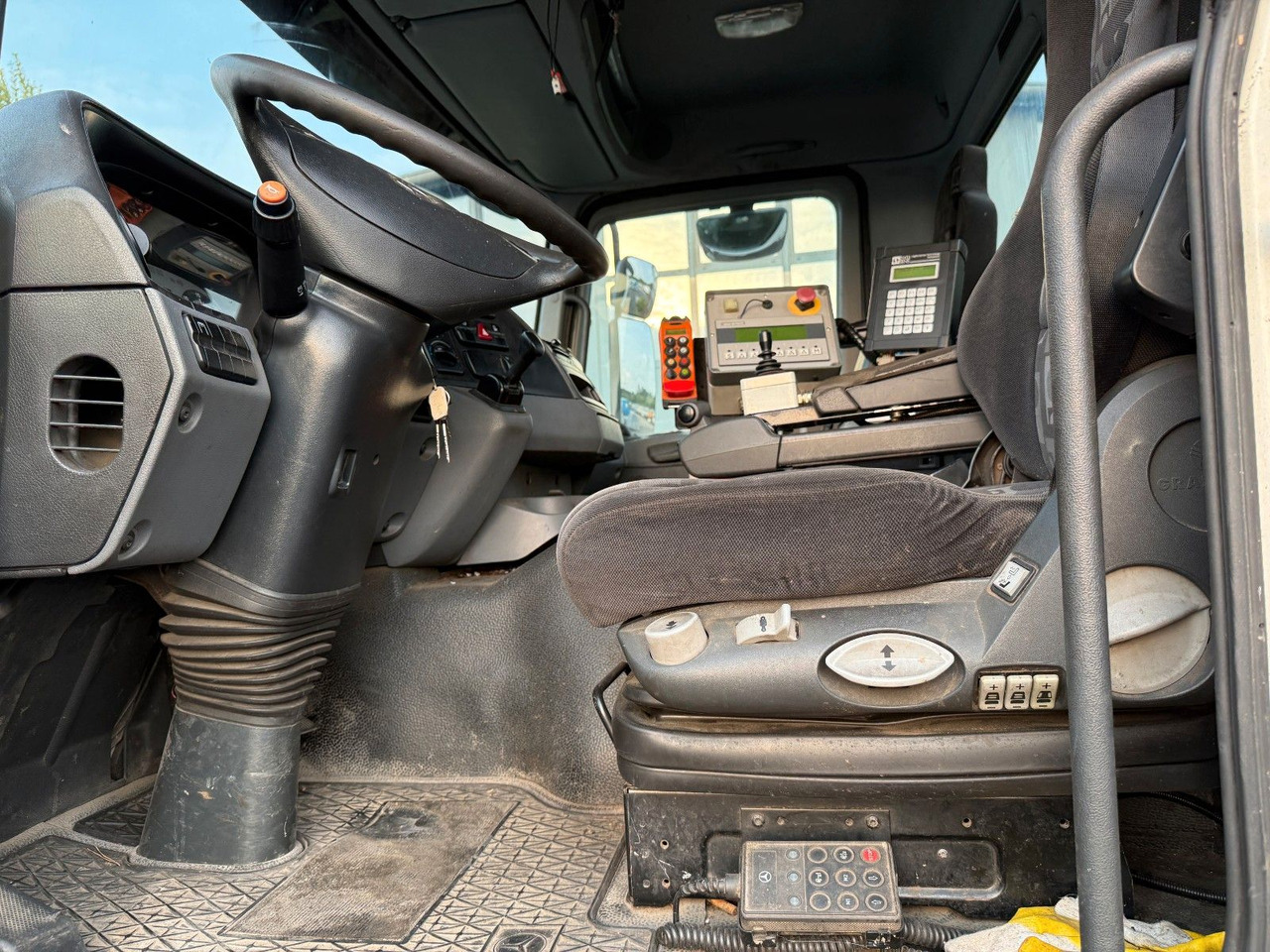 Грузовик-шасси Mercedes-Benz Actros MP 2  2532 6x2: фото 14