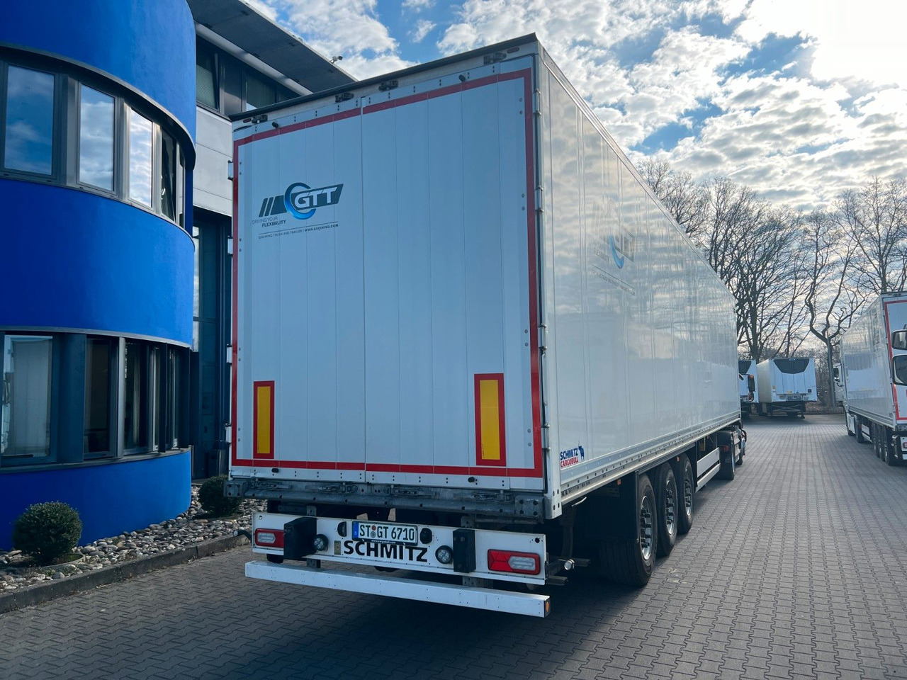 Schmitz Cargobull SKO 24 Isokoffer,Ab KW 46, Miete mögl. - Полуприцеп-фургон: фото 2 Schmitz Cargobull SKO 24 Isokoffer,Ab KW 46, Miete mögl. - Полуприцеп-фургон: фото 2