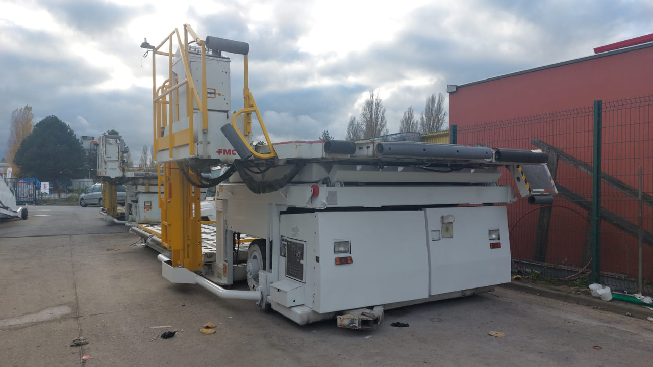 FMC loader Commander 15 Universal Main Deck - Перегружатель контейнеров и паллет: фото 2 FMC loader Commander 15 Universal Main Deck - Перегружатель контейнеров и паллет: фото 2