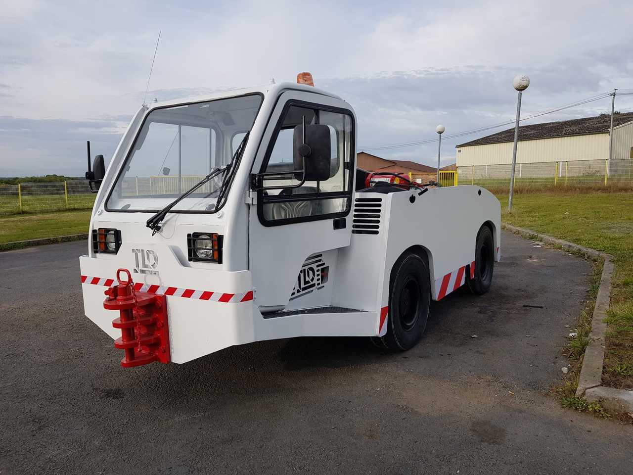 TLD Pushback TMX150-12 - Аэродромный тягач: фото 1 TLD Pushback TMX150-12 - Аэродромный тягач: фото 1