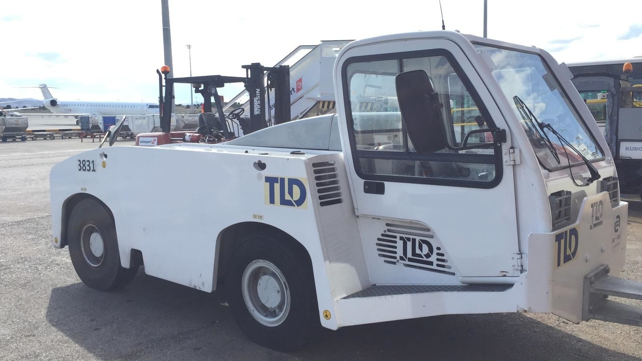 TLD TMX150-9 - Аэродромный тягач: фото 1 TLD TMX150-9 - Аэродромный тягач: фото 1