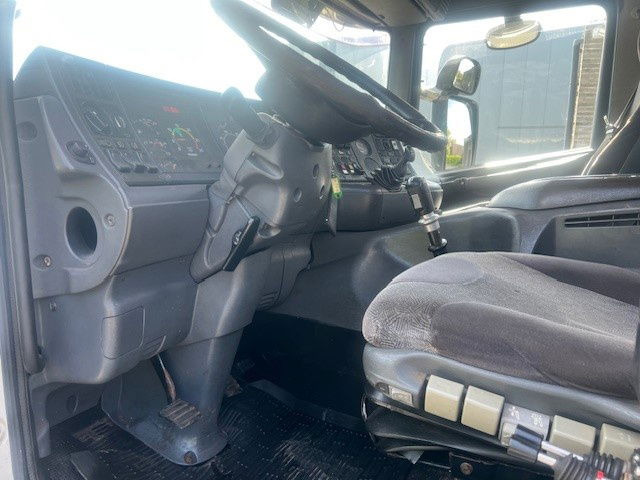 Scania P114-380 - Грузовик-контейнеровоз/ Сменный кузов: фото 5 Scania P114-380 - Грузовик-контейнеровоз/ Сменный кузов: фото 5