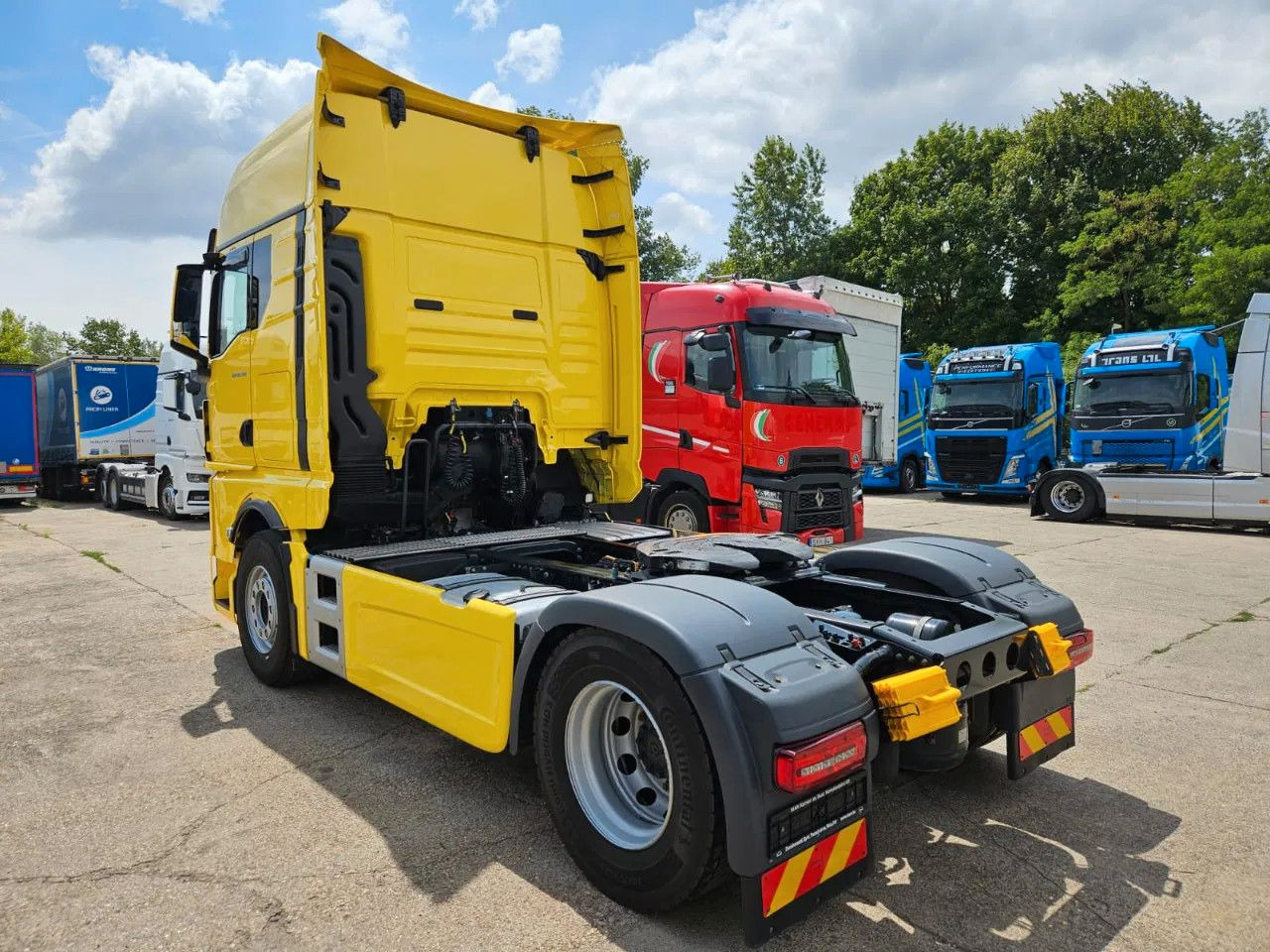 MAN TGX 18.520 XXL Standard Yellow Full Spoiler Big - Тягач: фото 4 MAN TGX 18.520 XXL Standard Yellow Full Spoiler Big - Тягач: фото 4