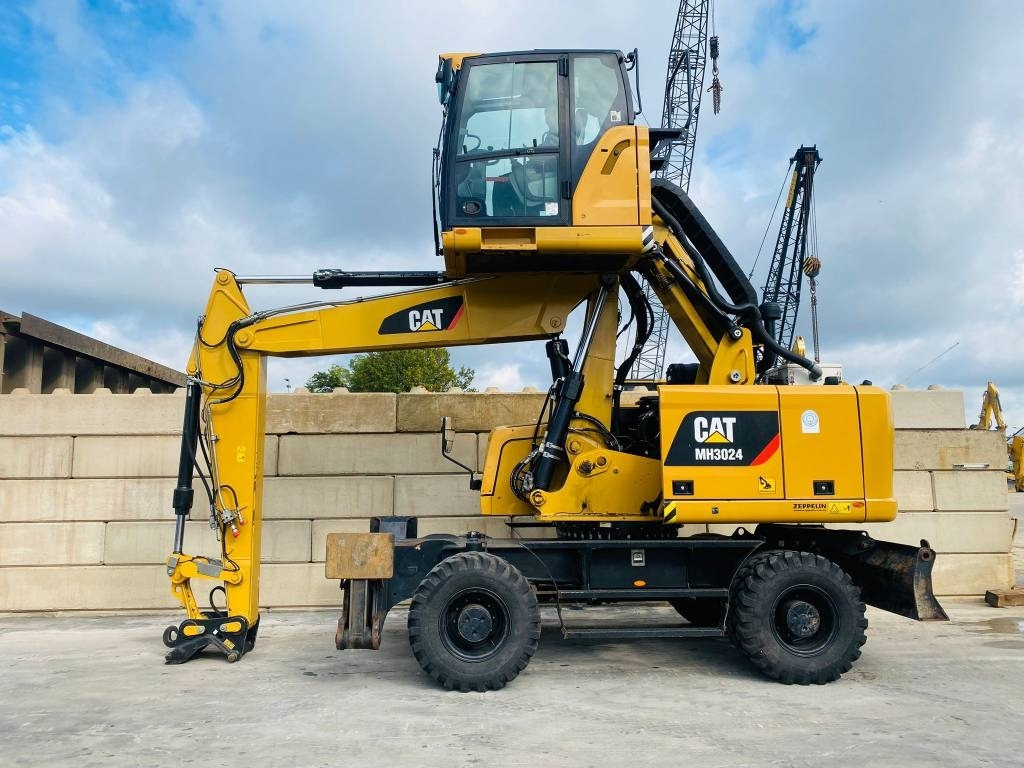 CAT mh3024 - Перегружатель: фото 1 CAT mh3024 - Перегружатель: фото 1